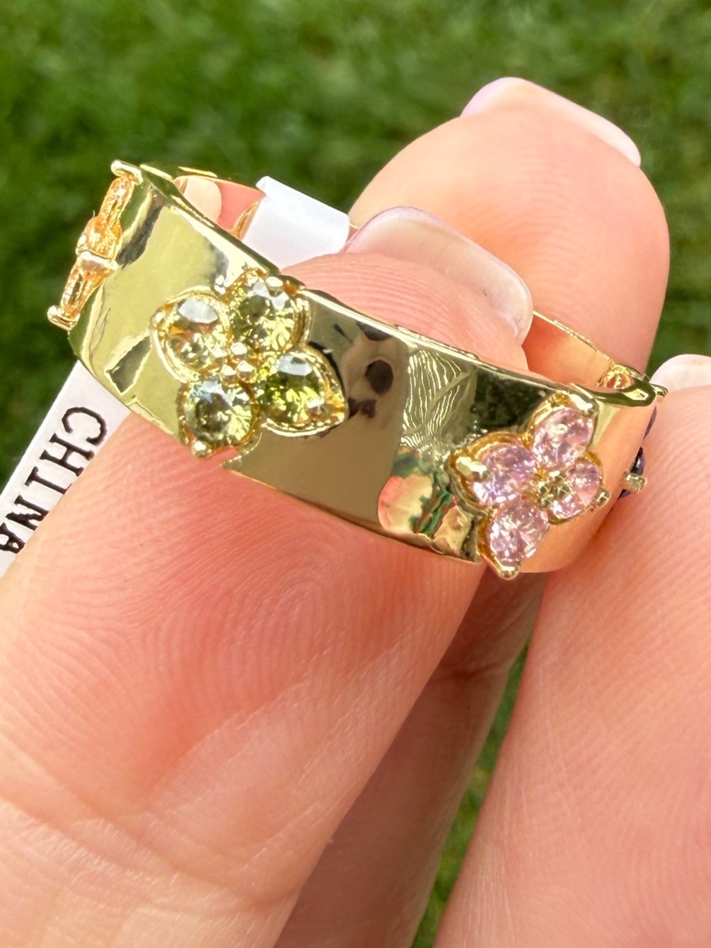 Gold ring with colored clover flowers, size 8
